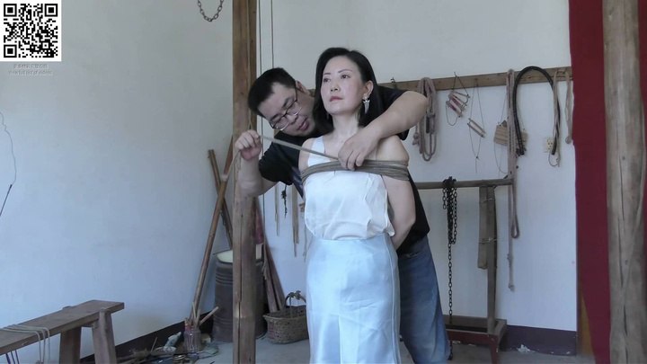 #新胭脂扣《谢纾闷热堵嘴炼狱下》【知性熟女 灰丝蓝高跟 自己原味丝袜堵嘴 汗湿 深喉口球口水 舔水喝 强迫运动 放置 访谈】