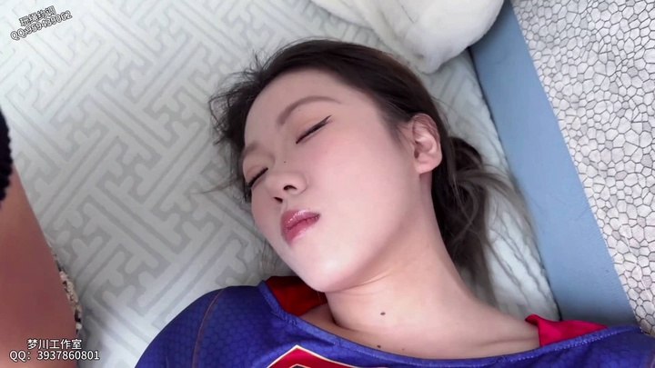 #梦川 【昏迷脱袜姐妹】姐妹两人相互算计 最终也没从对方身上讨到便宜.mp4