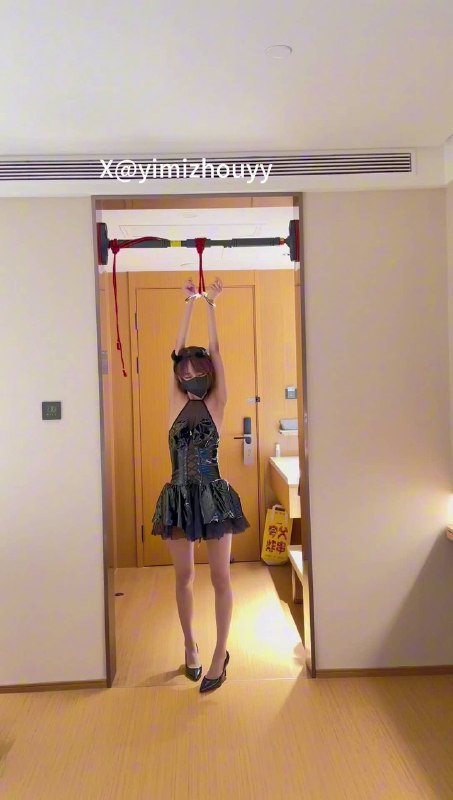 #薏米粥 [小恶魔1]小萝莉穿上恶魔lolita小高跟镣铐放置+挣扎.mp4