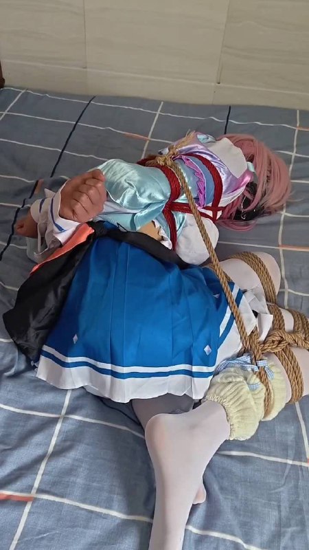 #蕉蕉鱼 三月七cos被堵住嘴TK叫不出来，郊狼双100震动棒对付.mp4