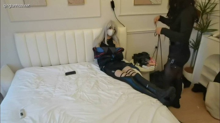 #hx0532 06年coser 斯卡蒂cos 175+大长直腿+皮裤+黑色长筒高跟靴+震动棒强制达到一次次gc+指奸+拘束衣+假阳具口交+清水灌肠.mp4