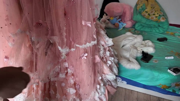 #一只苒苒 身穿lolita戴上手铐脚镣在楼道被调教放置.mp4