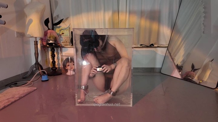 #海砂工作室 透明乳胶衣水箱自慰+连续溺水最后还被戴上口球强制呛水呕吐.mp4