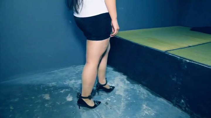 #胜景 《毒网之下，无归之路》 女毒贩夏晚被捕后在弟弟的劝说下将女毒枭李娜缉捕归案后两人被判死刑野外执行枪决.mp4