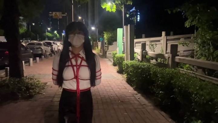 #桃花岛 麦当劳捆绑和店员小姐姐互动，户外包臀裙黑丝高跟捆绑外出（下集）.mp4