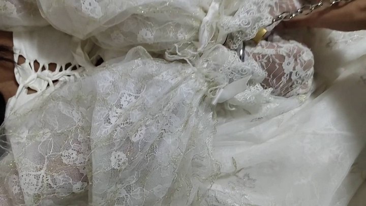 #一只苒苒 哄女友穿上婚纱体验手铐脚镣驷马不给解开.mp4