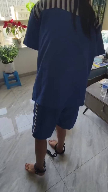 #妮妮崽 居家囚禁.mp4