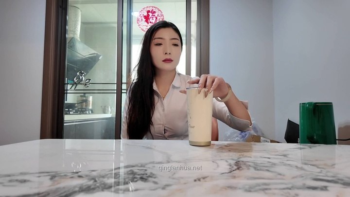 #李大侠原创 爱穿白袜的美丽少妇嫂子.mp4