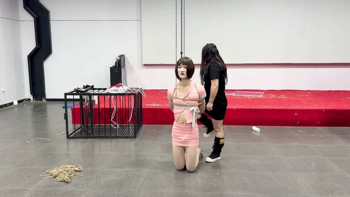 #媚娘工作室 变装体验双S约调-极限踮脚吊-虐阳虐足.mp4