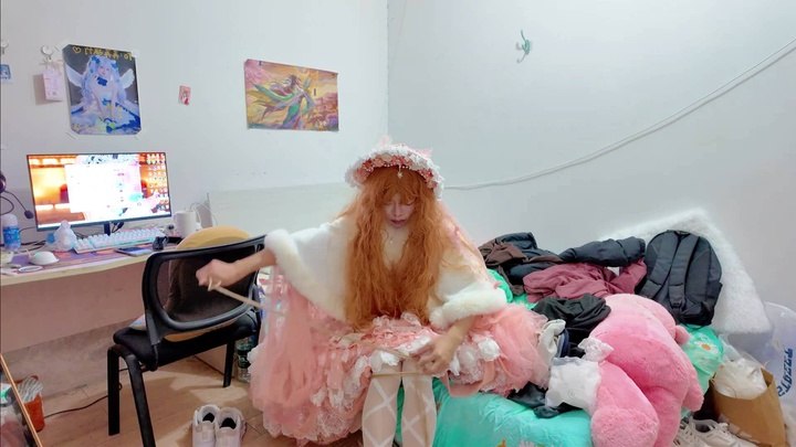 #一只苒苒 一个人穿lolita在家玩绳子自缚.mp4