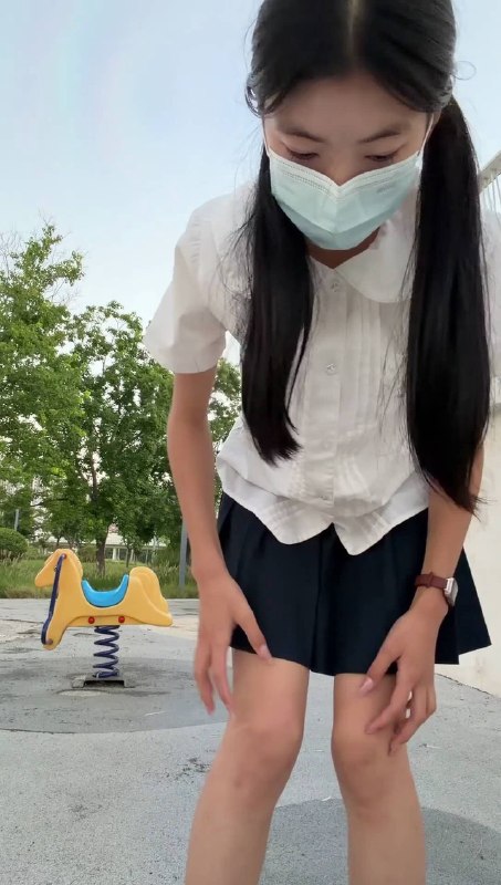 #布莱恩原创 JK女高的连体镣铐户外一公里走路训练+10斤重镣.mp4
