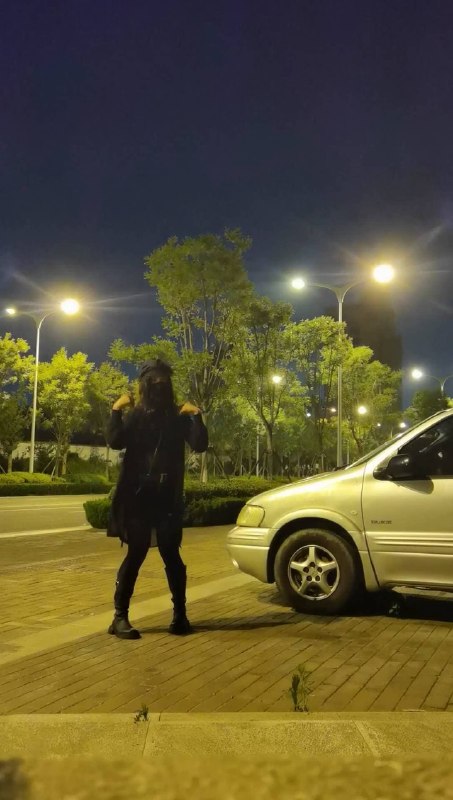 #hx0532 被弟弟洗脑的连体黑丝小男娘的户外露出经历~在弟弟的要求下插上尾巴 公厕发骚、放置，摆出羞耻的姿势户外失禁~.mp4