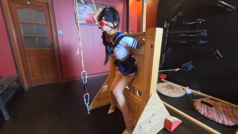 #意之窗原创【汤圆】真空袋窒息+固定木质刑架+绳子勒B+滴蜡+Zhen动棒tj+口球流口水下载地址