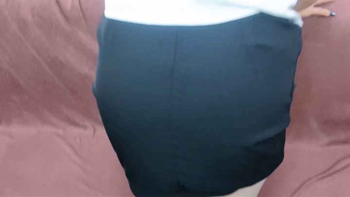 #牧遥工作室 女保安雅思下班回家里被尾随的小偷,用迷魂药毛巾捂晕,用丝袜绑起来玩弄糟蹋.mp4