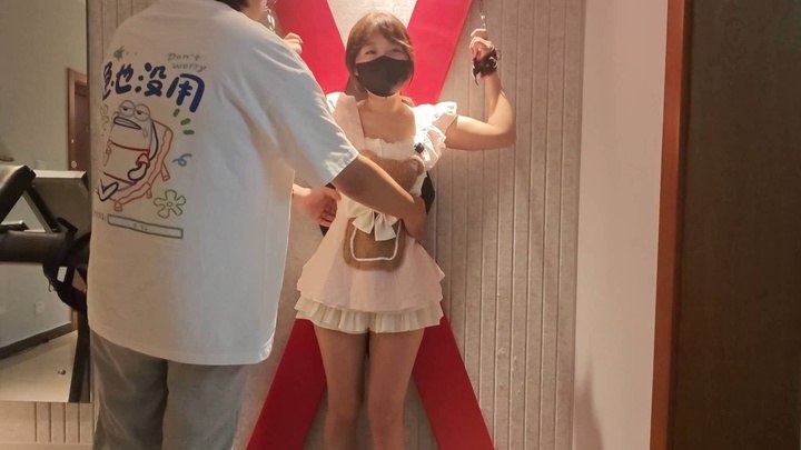 #物语工作室 新模特小梅试镜视频，笑声超级甜美，上半身非常怕痒，刚开始还玩游戏想要忍住不笑，只要轻轻用力挠她腋窝她就立刻破防，脚底也是非常敏感，尤其前脚掌.mp4