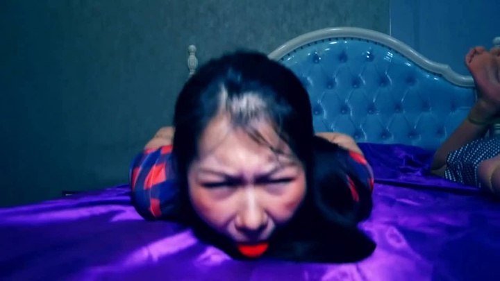 #胜景 定拍转公映《潜伏的蝴蝶》下集 卧底打晕女特务逃跑未遂被女特务驷马吊缚在空中折磨后被押赴刑场英勇就义.mp4