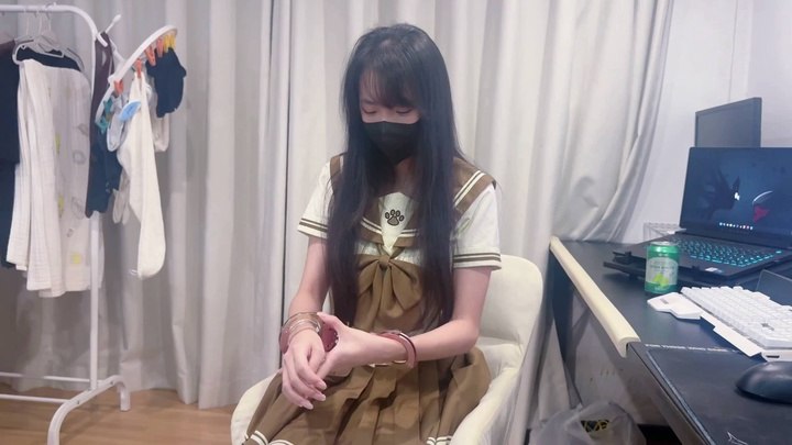 #wokunle 困困三十七弹，微剧情之网瘾少女被家教老师闺蜜惩罚绑着打游戏…….mp4
