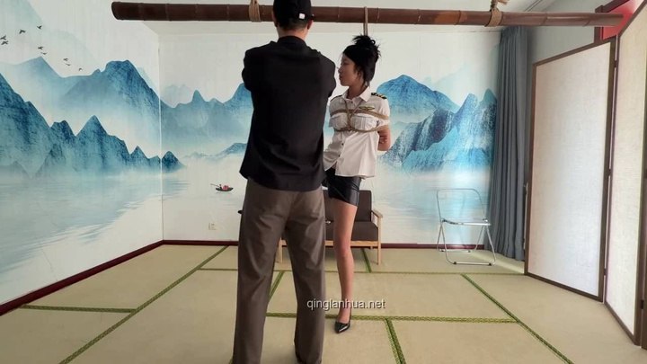 #东隅映像室 小姑娘单腿吊,驷马，大闸蟹三种不同姿势被缚同时捞脚心.mp4