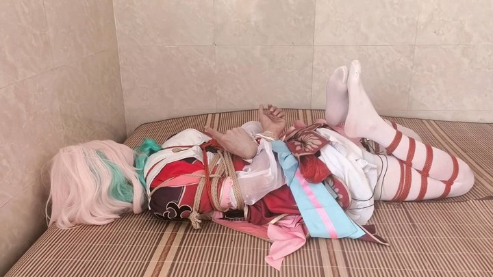 #蕉蕉鱼 风堇cos折腿驷马紧缚脱缚.mp4